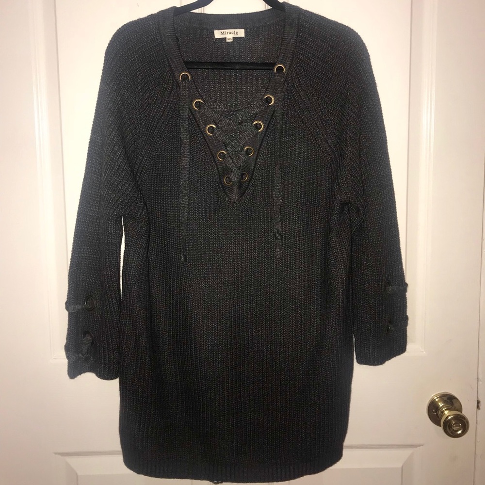 grey knitted sweater